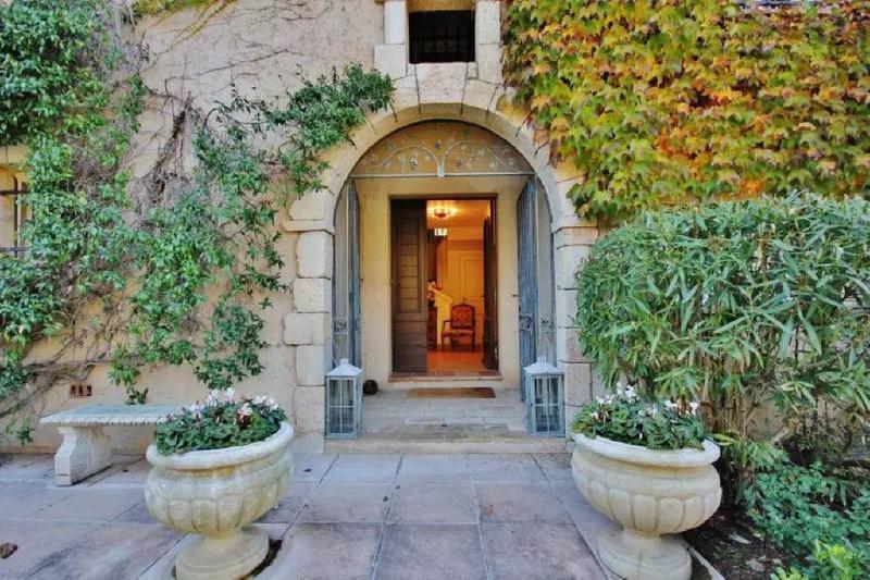 Villa - 300 m² - 7 pièces