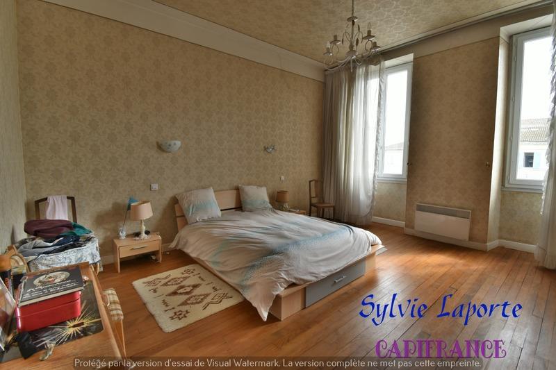 Appartement - 256 m² - 11 pièces