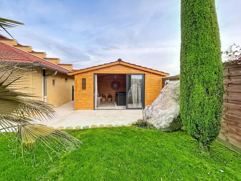 Propriété - 310 m² - 11 pièces