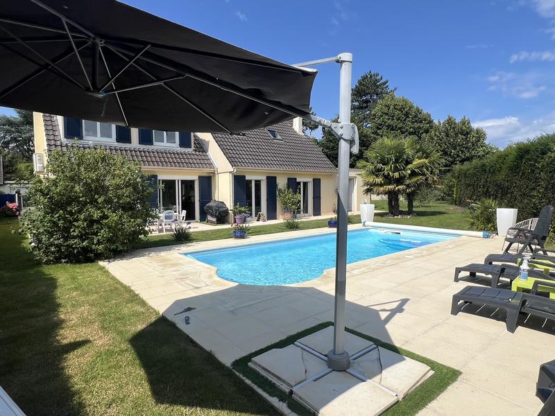 Maison - 200 m² - 7 pièces