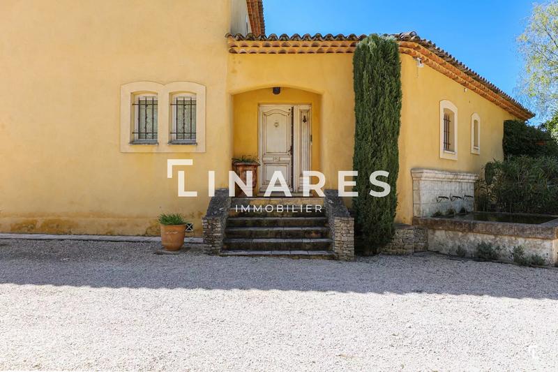 Propriété - 230 m² - 9 pièces