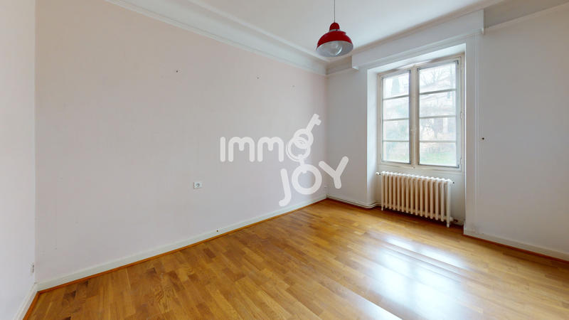 Maison - 214 m² - 7 pièces