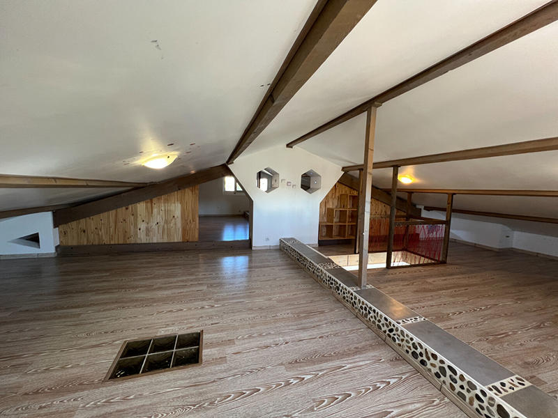 Maison - 237 m² - 11 pièces