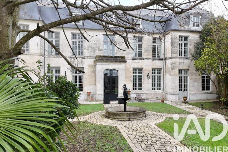 Maison - 495 m² - 10 pièces