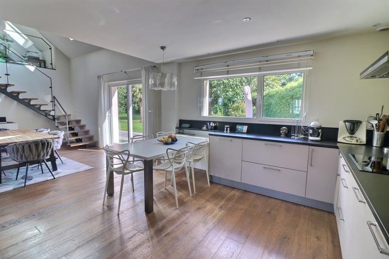 Maison - 295 m² - 12 pièces