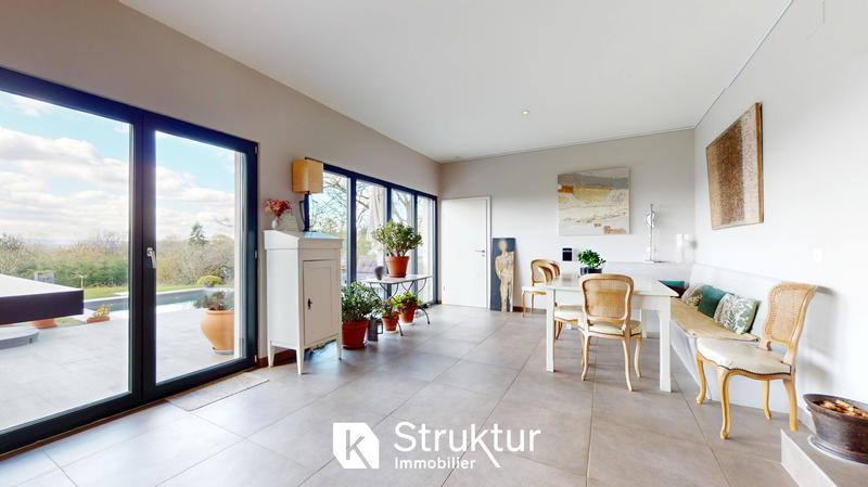 Villa - 280 m² - 9 pièces