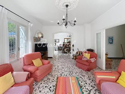 Maison - 200 m² - 9 pièces