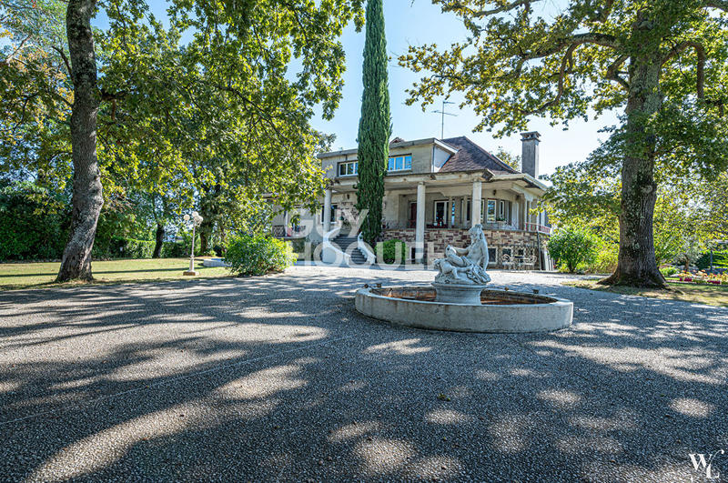 Maison - 550 m² - 9 pièces