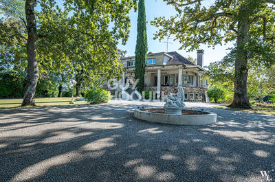 Maison - 550 m² - 9 pièces