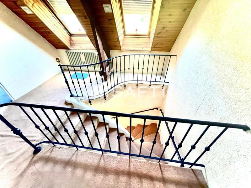 Maison - 200 m² - 8 pièces