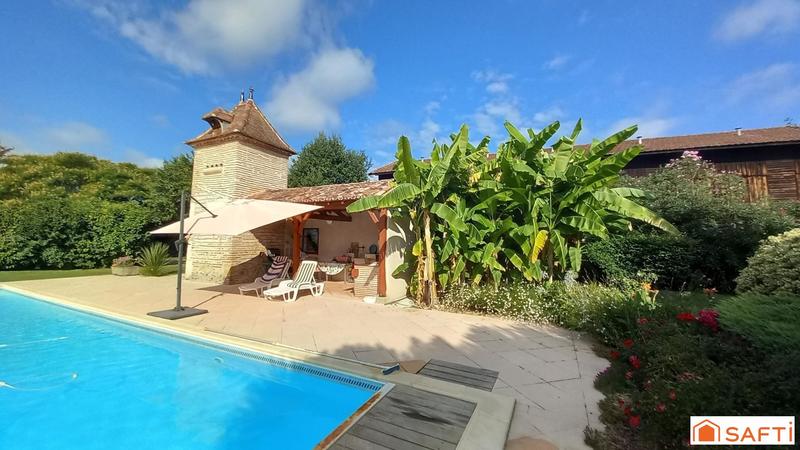 Maison - 220 m² - 6 pièces