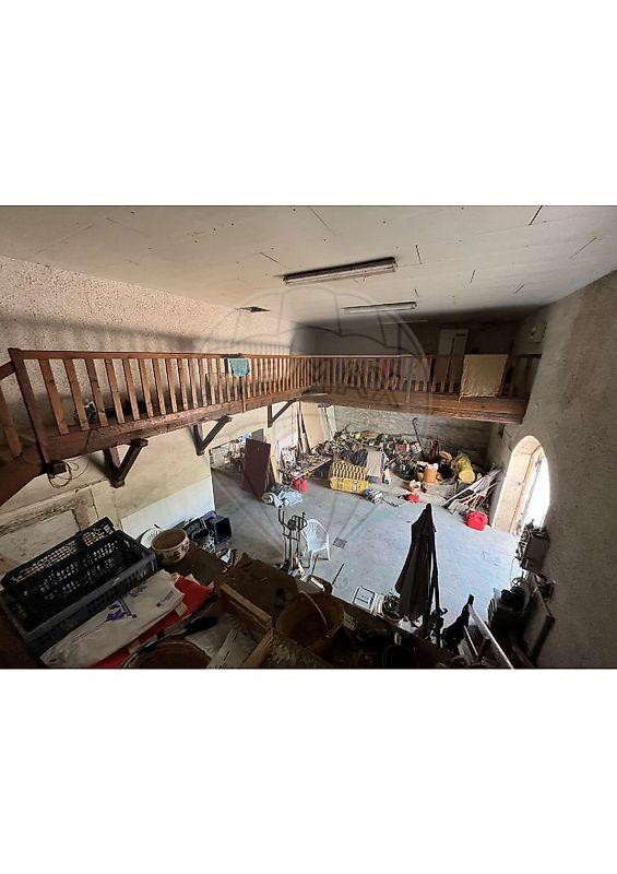 Maison - 404 m² - 5 pièces