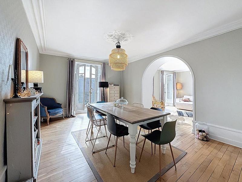 Appartement - 155 m² - 6 pièces