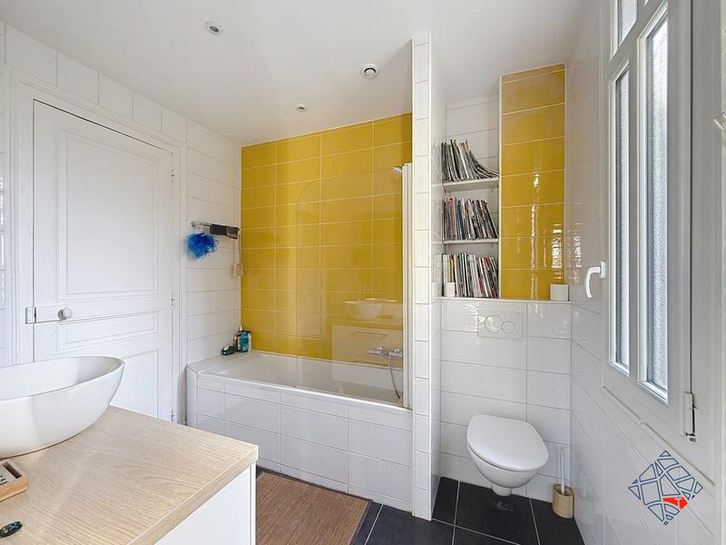 Maison - 240 m² - 10 pièces