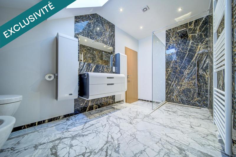 Maison - 230 m² - 8 pièces