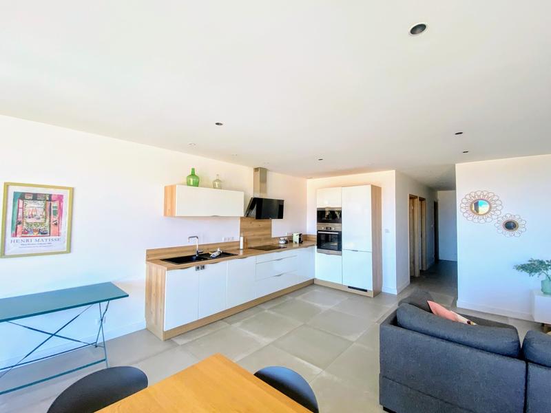 Maison contemporaine - 252 m² - 9 pièces