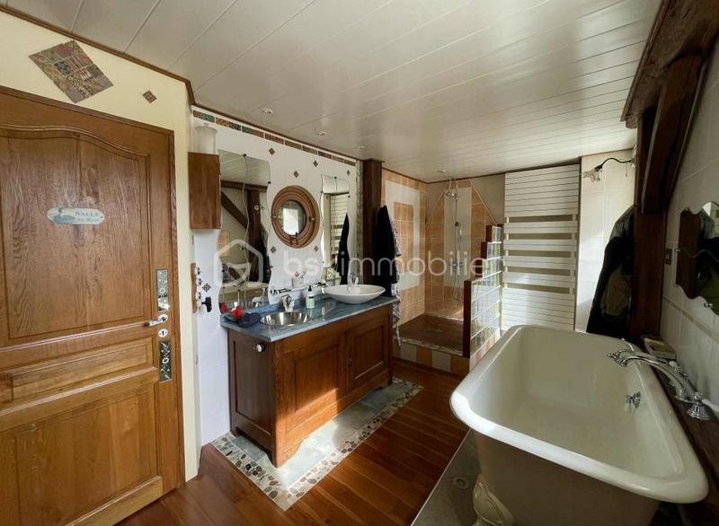 Maison - 225 m² - 6 pièces