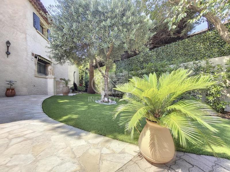 Villa - 320 m² - 6 pièces