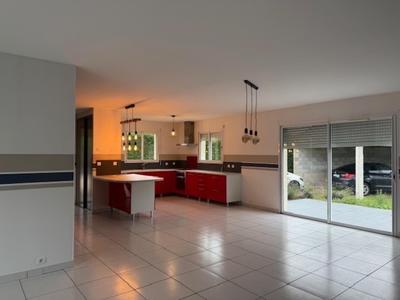 Maison - 102 m² - 4 pièces