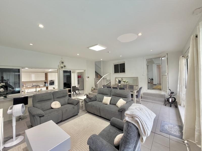 Maison - 255 m² - 8 pièces