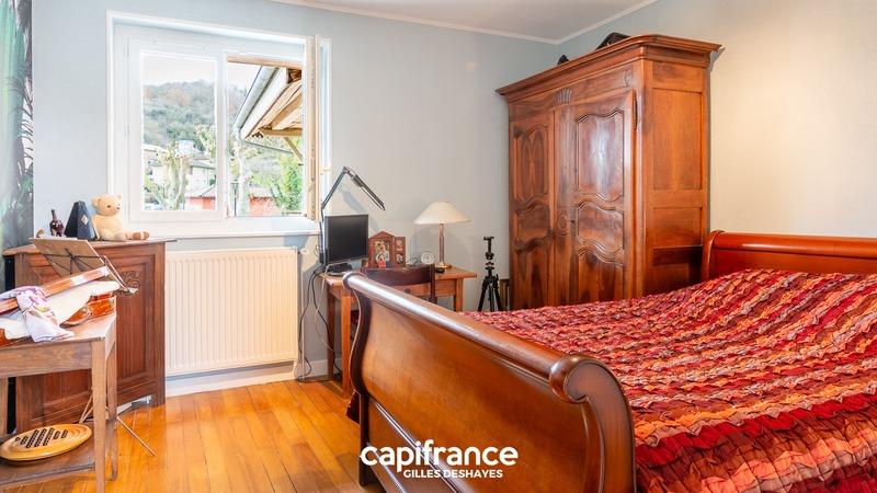 Maison - 222 m² - 10 pièces