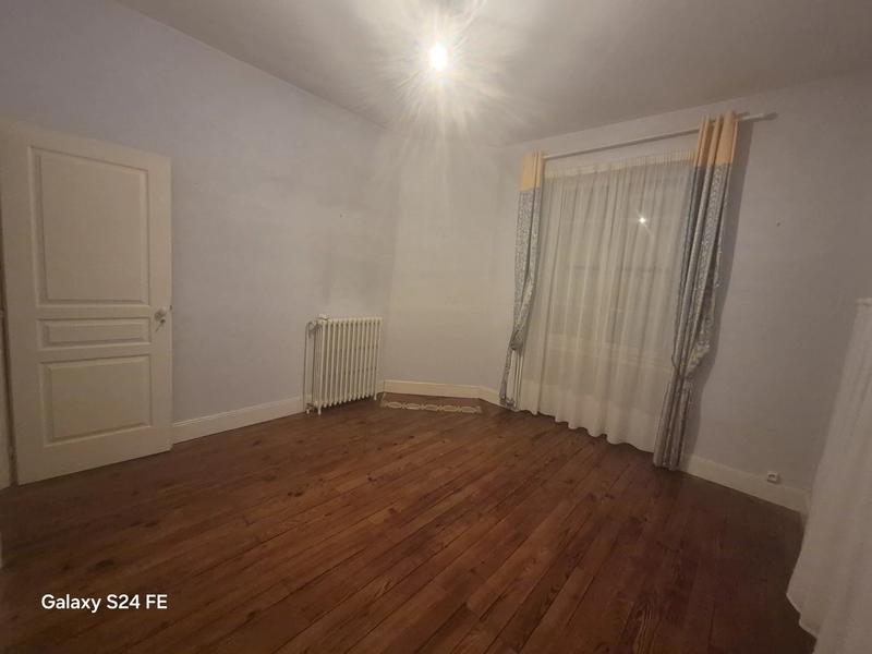 Maison - 220 m² - 8 pièces