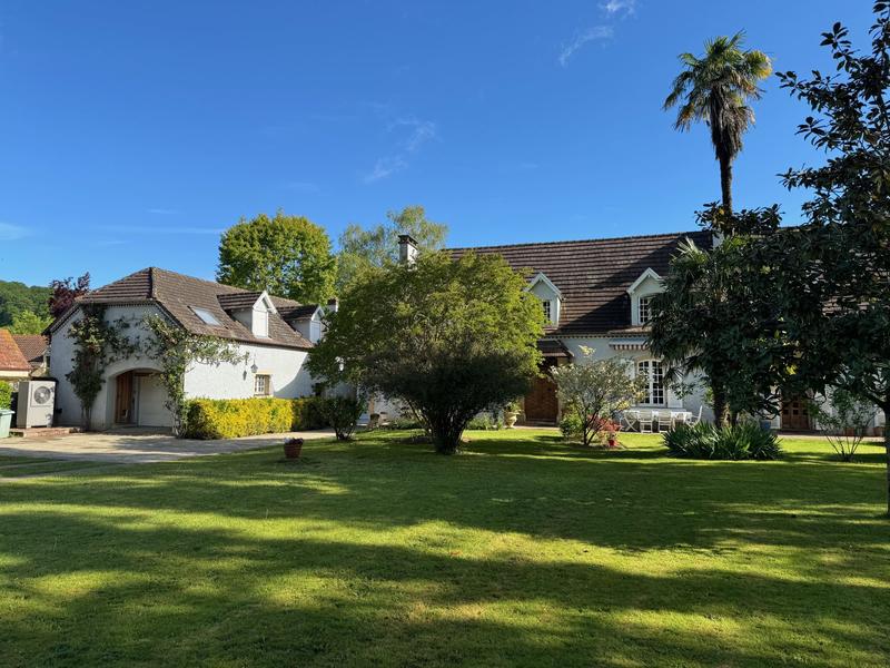 Maison - 268 m² - 6 pièces