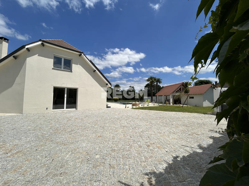 Maison - 205 m² - 7 pièces