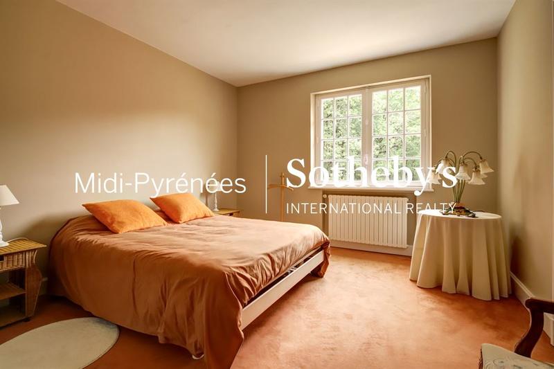 Maison - 355 m² - 10 pièces