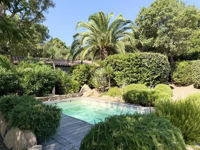 Propriété - 242 m² - 7 pièces