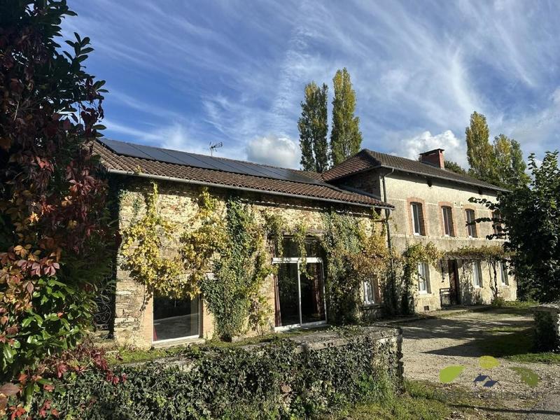 Maison - 225 m² - 8 pièces