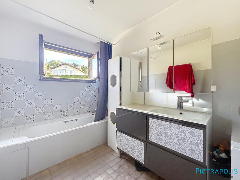 Maison - 92 m² - 5 pièces