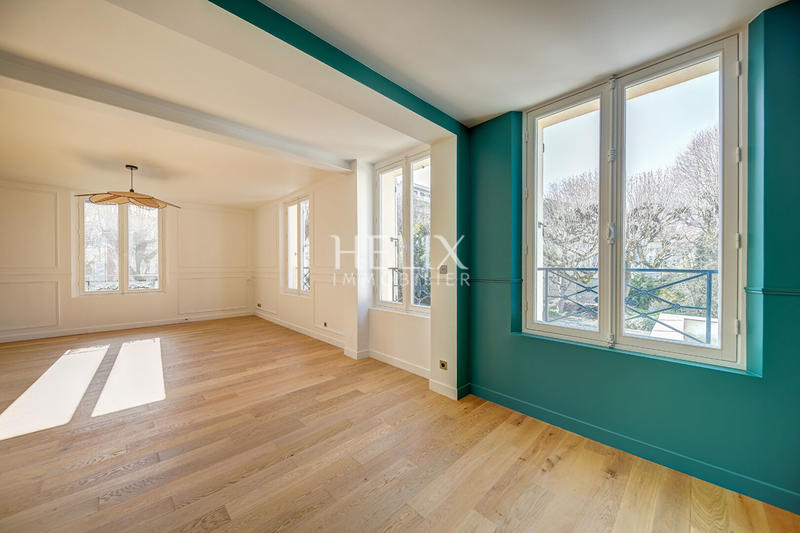 Maison - 383 m² - 9 pièces