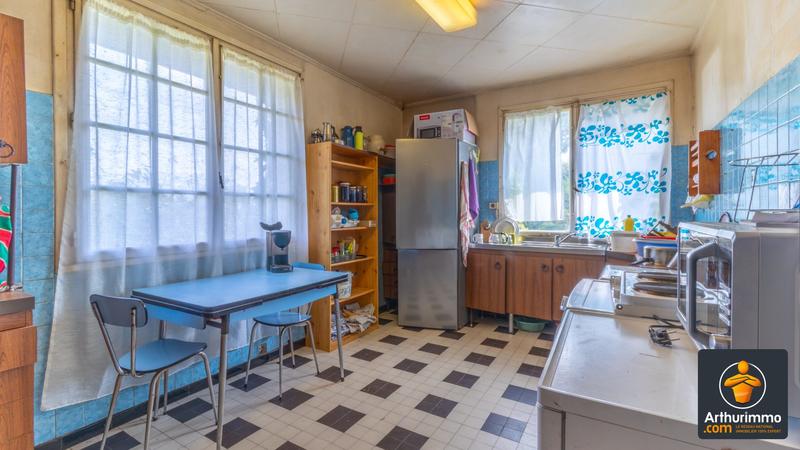 Maison - 240 m² - 8 pièces