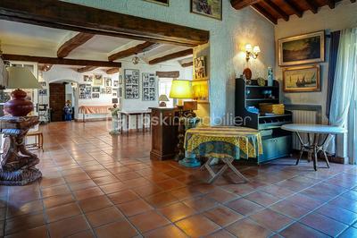 Appartement - 600 m² - 10 pièces