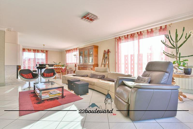 Demeure - 213 m² - 6 pièces