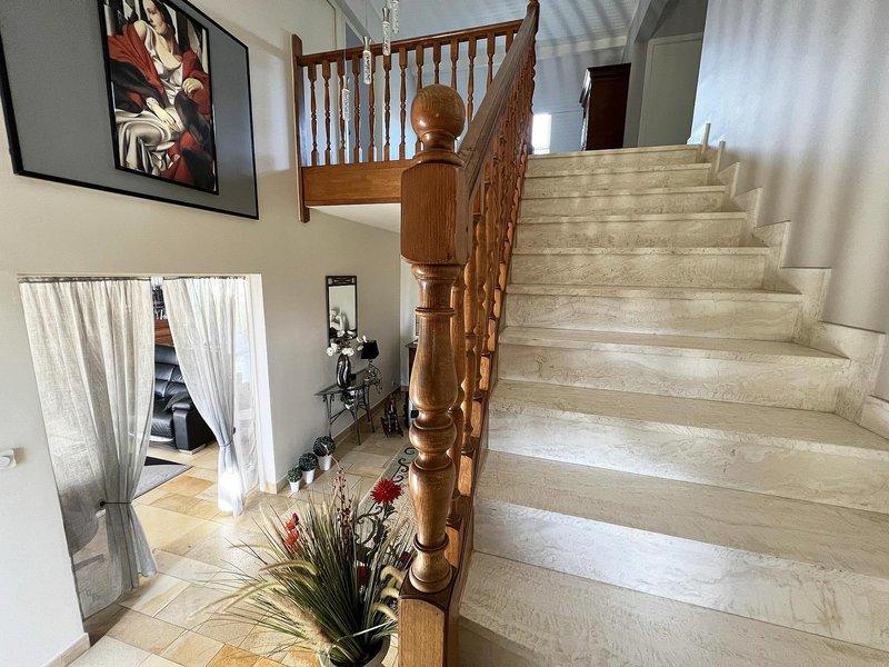 Villa - 244 m² - 9 pièces