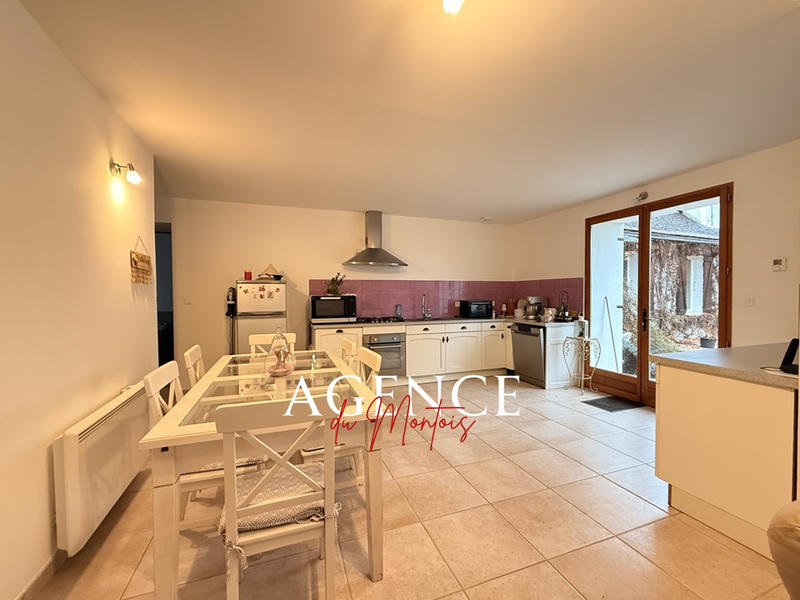 Maison - 205 m² - 5 pièces