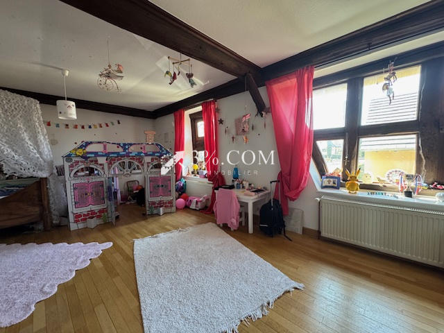 Demeure - 328 m² - 7 pièces