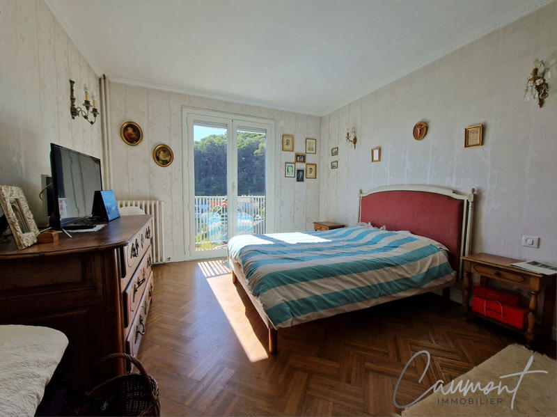 Maison - 262 m² - 9 pièces