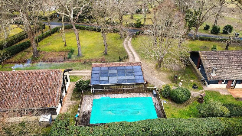 Maison - 230 m² - 8 pièces