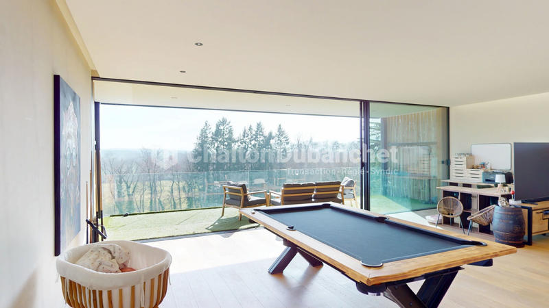 Maison - 235 m² - 6 pièces