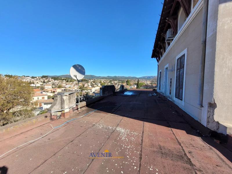 Maison - 225 m² - 10 pièces