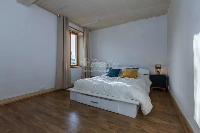 Maison - 222 m² - 7 pièces