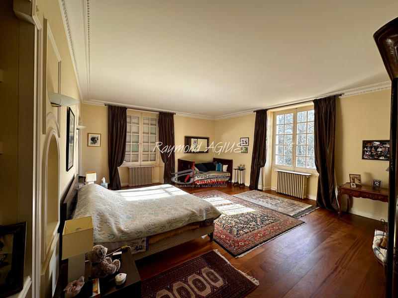 Maison - 510 m² - 11 pièces