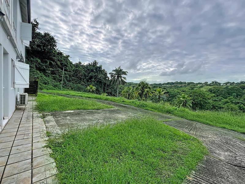 Maison - 254 m² - 6 pièces