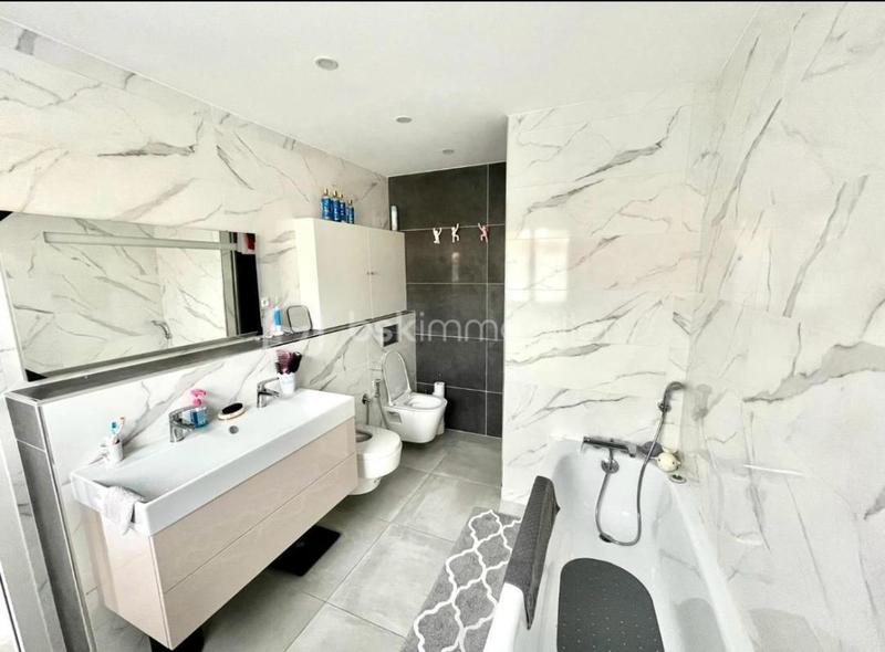 Maison - 108 m² - 5 pièces