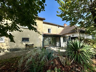 Maison - 305 m² - 8 pièces