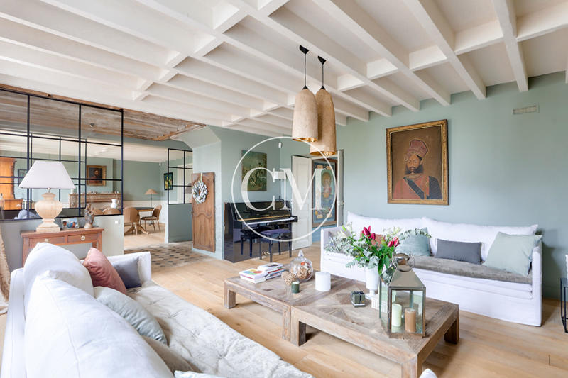 Maison - 320 m² - 9 pièces