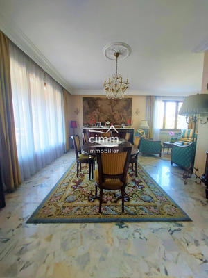 Maison - 285 m² - 8 pièces